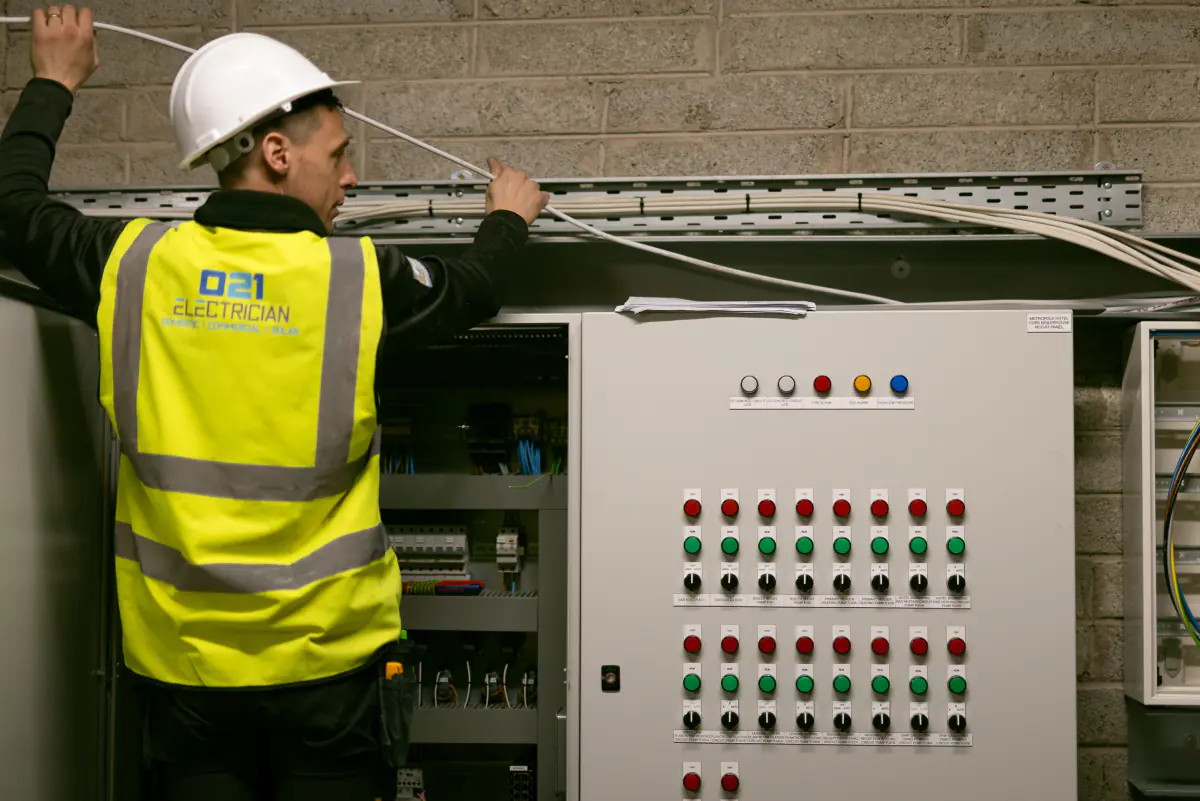 021 Electrician team carrying out professional commercial electrical work in Cork